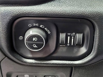 2019 RAM 1500 Laramie Crew Cab 4x4 5'7" Box