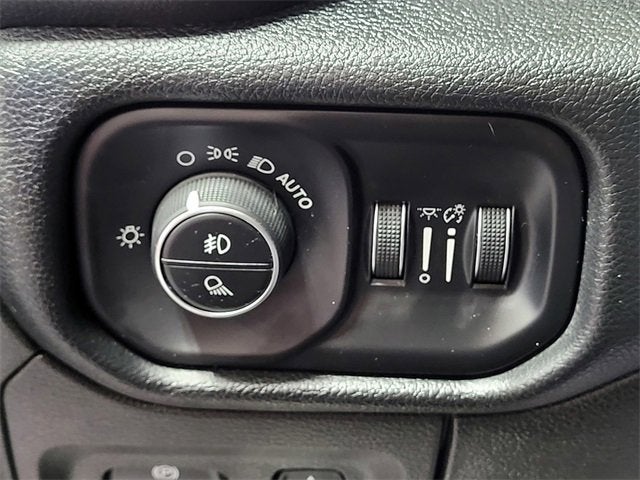 2019 RAM 1500 Laramie Crew Cab 4x4 5'7" Box