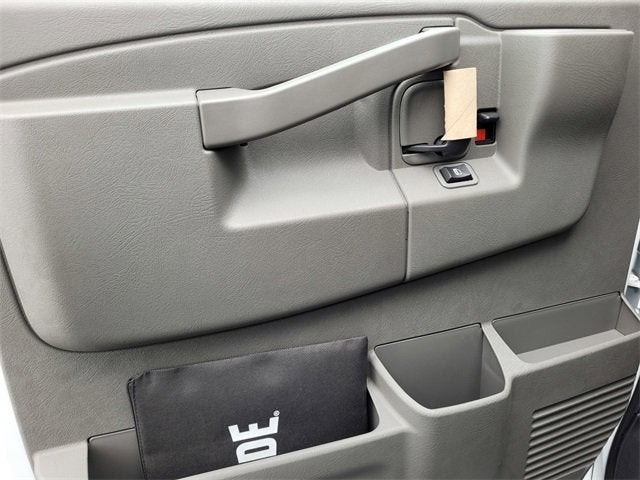 2024 Chevrolet Express Cutaway 3500 1WT