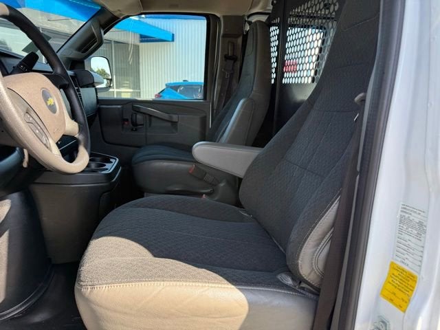 2025 Chevrolet Express Cargo WT