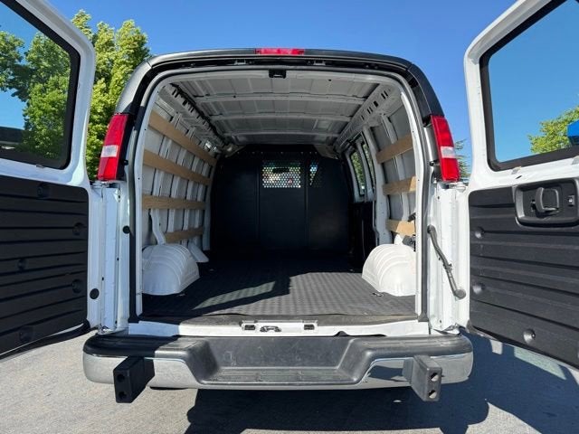 2025 Chevrolet Express Cargo WT