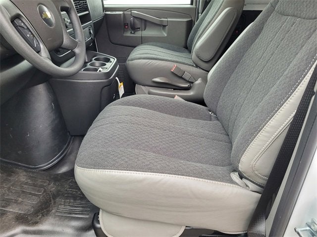 2025 Chevrolet Express Cargo 3500 WT