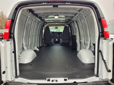 2025 Chevrolet Express Cargo 3500 WT