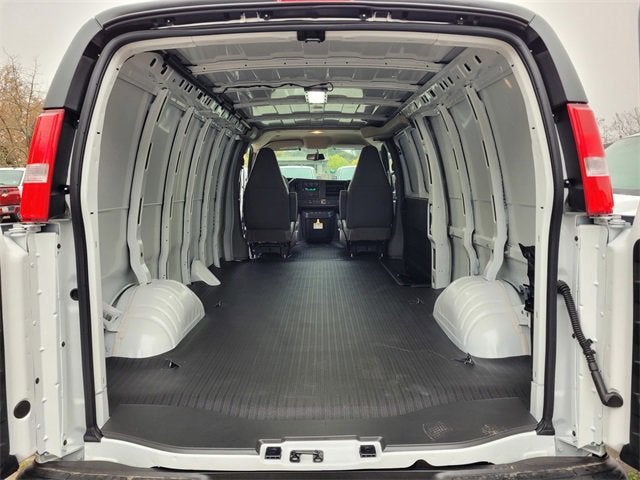 2025 Chevrolet Express Cargo 3500 WT