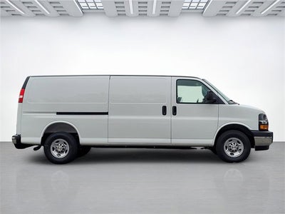 2025 Chevrolet Express Cargo 3500 WT