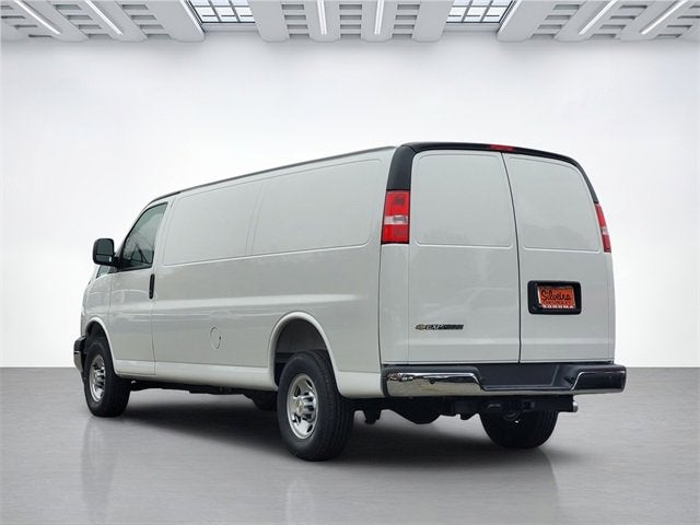 2025 Chevrolet Express Cargo 3500 WT