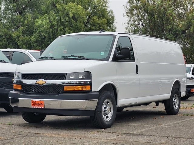 2025 Chevrolet Express Cargo 3500 WT