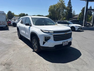 2025 Chevrolet Traverse LT