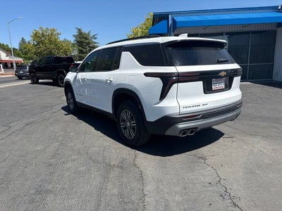2025 Chevrolet Traverse LT