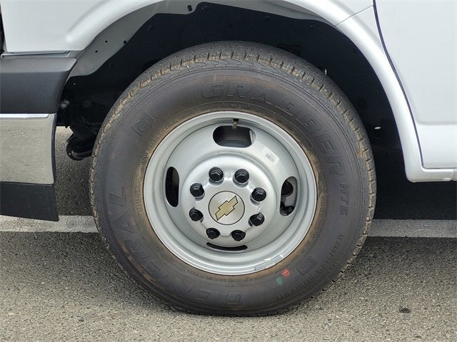 2024 Chevrolet Express Cutaway 3500 1WT