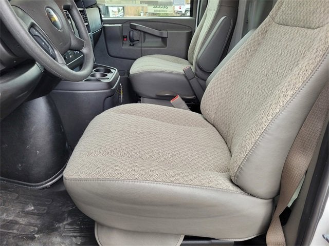 2024 Chevrolet Express Cutaway 3500 1WT