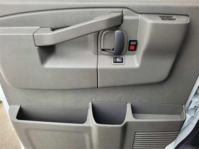 2024 Chevrolet Express Cutaway 3500 1WT