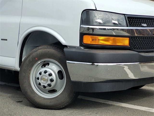 2024 Chevrolet Express Cutaway 3500 1WT