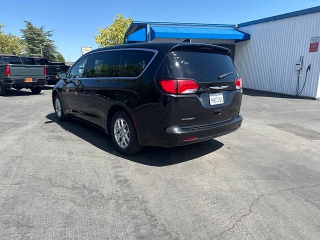 2023 Chrysler Voyager LX