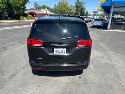 2023 Chrysler Voyager LX