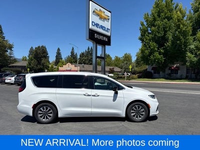 2024 Chrysler Pacifica Hybrid Select