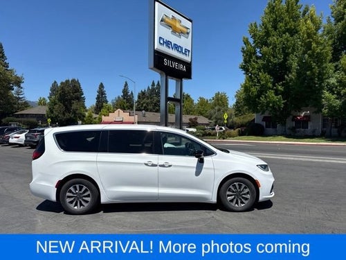 2024 Chrysler Pacifica Hybrid Select
