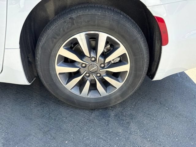 2024 Chrysler Pacifica Hybrid Select