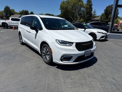 2024 Chrysler Pacifica Hybrid Select