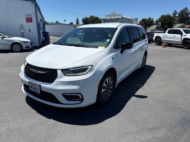 2024 Chrysler Pacifica Hybrid Select