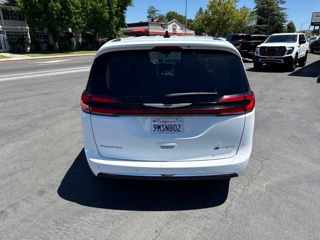 2024 Chrysler Pacifica Hybrid Select