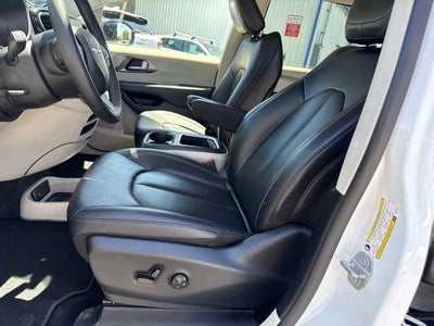 2024 Chrysler Pacifica Hybrid Select