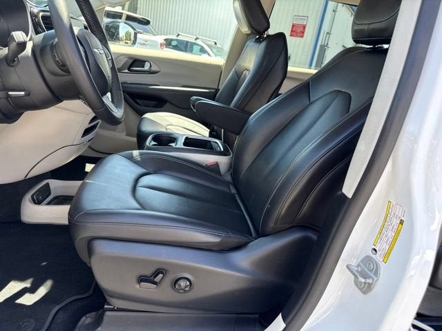 2024 Chrysler Pacifica Hybrid Select