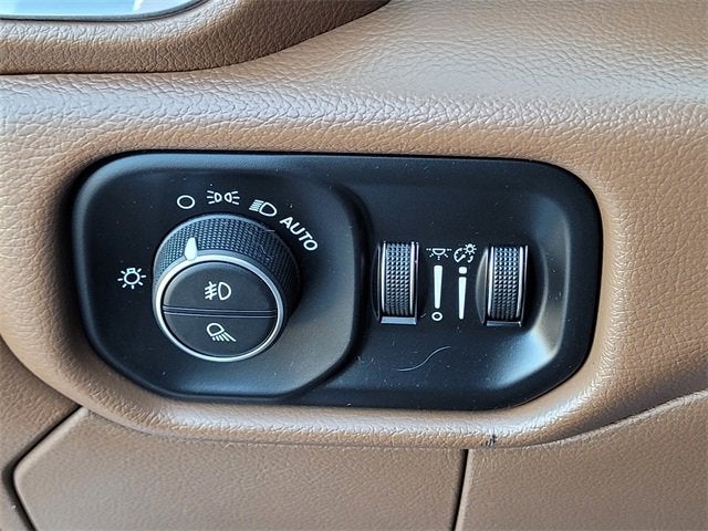 2019 RAM 2500 Laramie Crew Cab 4x4 6'4" Box