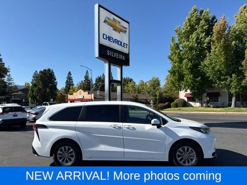 2024 Toyota Sienna LE