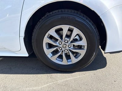 2024 Toyota Sienna LE