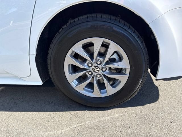 2024 Toyota Sienna LE