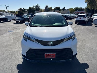 2024 Toyota Sienna LE