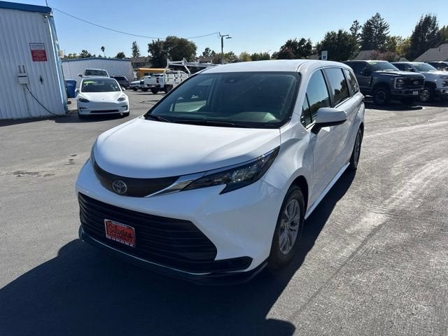 2024 Toyota Sienna LE