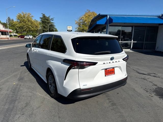 2024 Toyota Sienna LE
