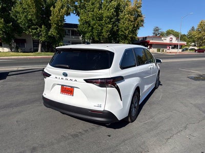 2024 Toyota Sienna LE
