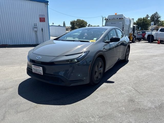 2025 Toyota Prius LE